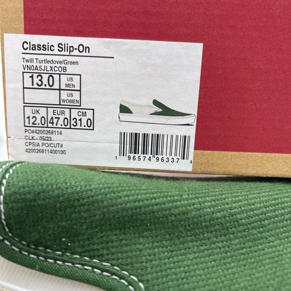 Vans Men’s Classic Slip-On
Twill Turtledove/Green
VN0A5JLXCOB Sneakers - Picture 16 of 16